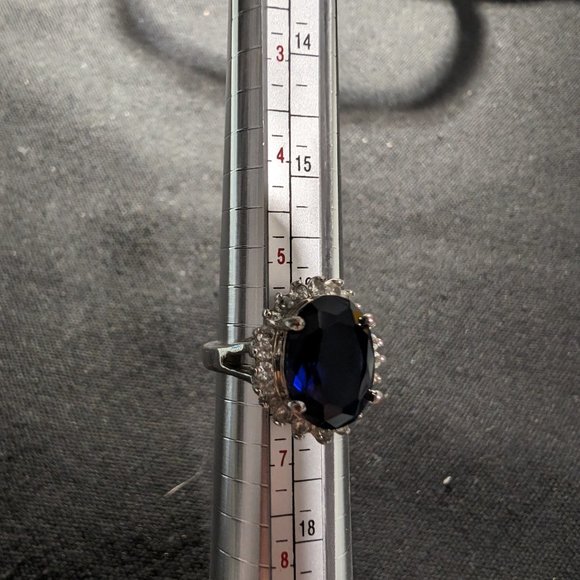 Avon Ring - Picture 1 of 6